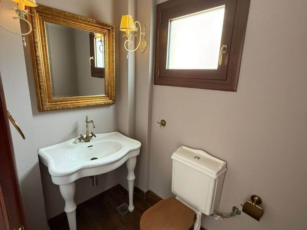 W/C  ΙΣΟΓΕΙΟΥ