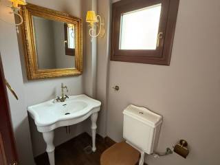 W/C  ΙΣΟΓΕΙΟΥ