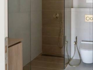 Forumland Real Estate, Μπάνιο