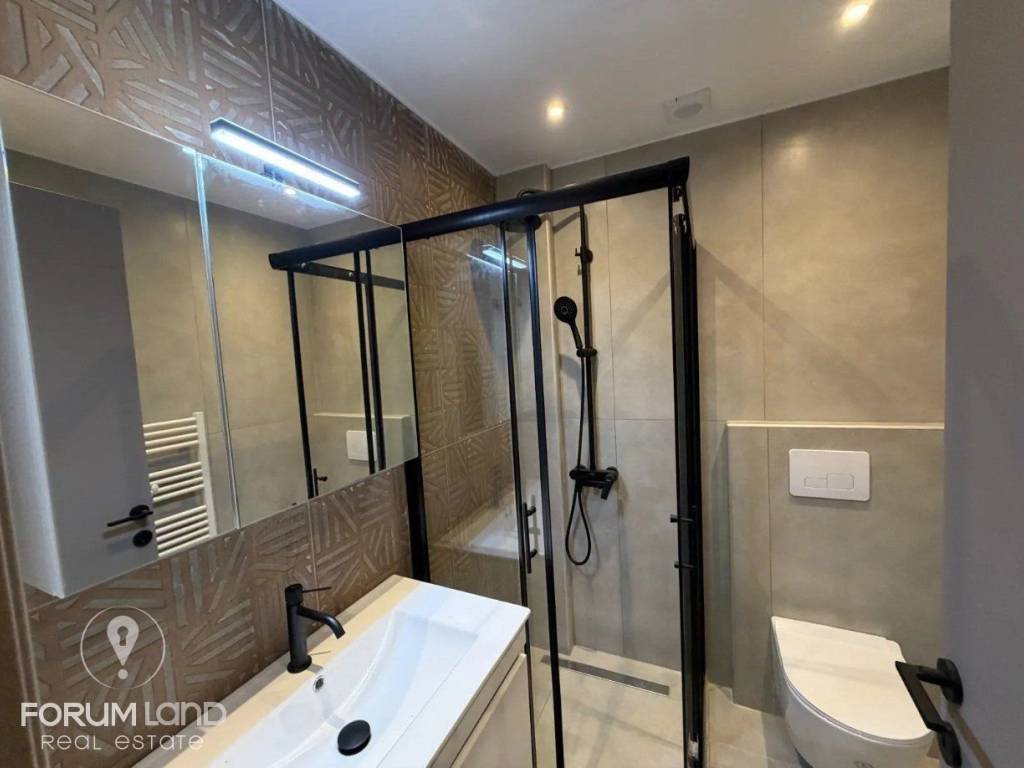 Forumland Real Estate, Μπάνιο