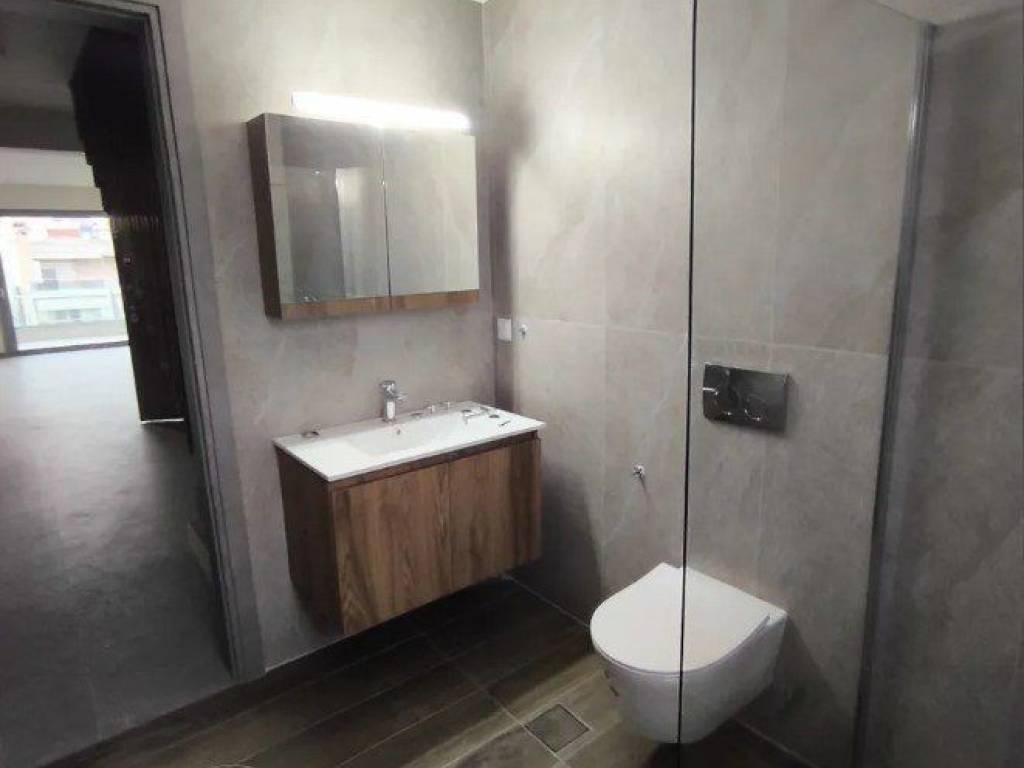 Forumland Real Estate, Μπάνιο