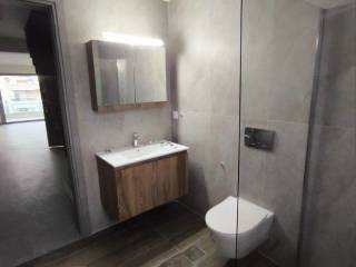 Forumland Real Estate, Μπάνιο