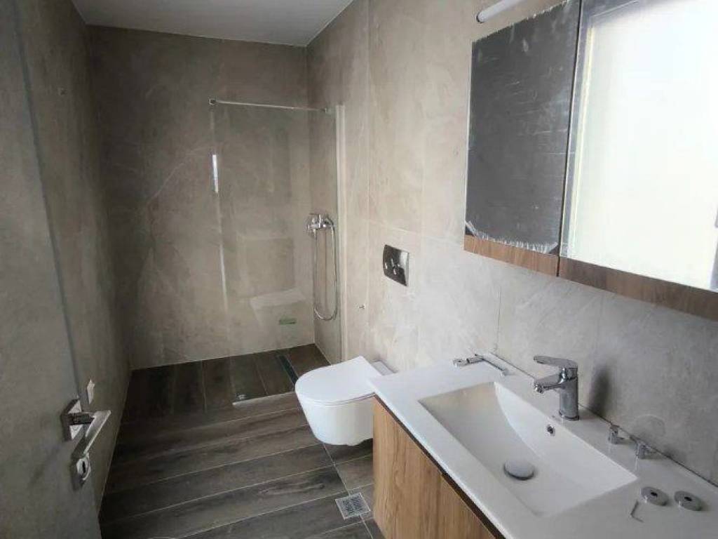 Forumland Real Estate, Μπάνιο