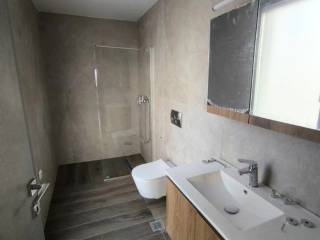 Forumland Real Estate, Μπάνιο