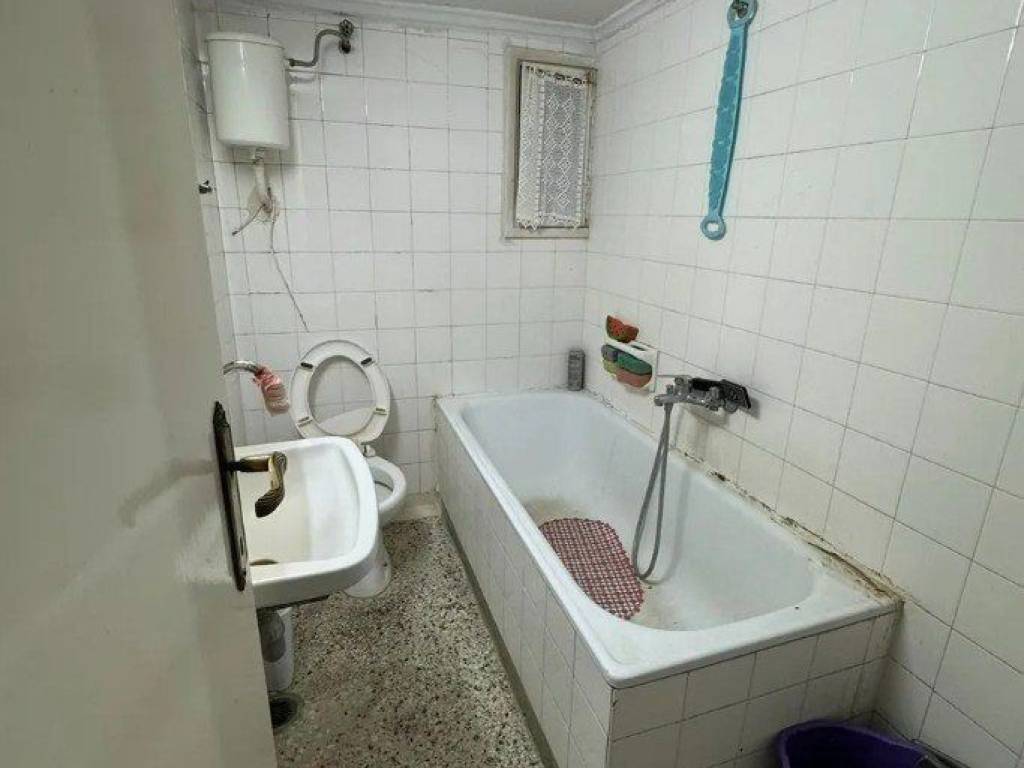 Forumland Real Estate, Μπάνιο