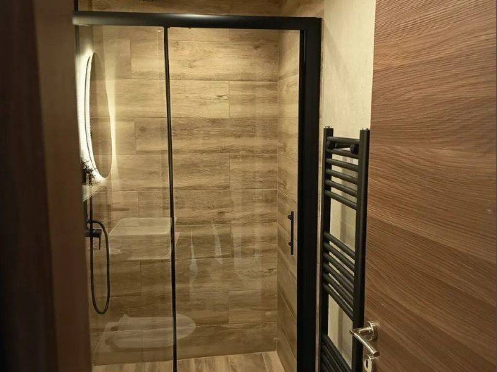 Forumland Real Estate, Μπάνιο