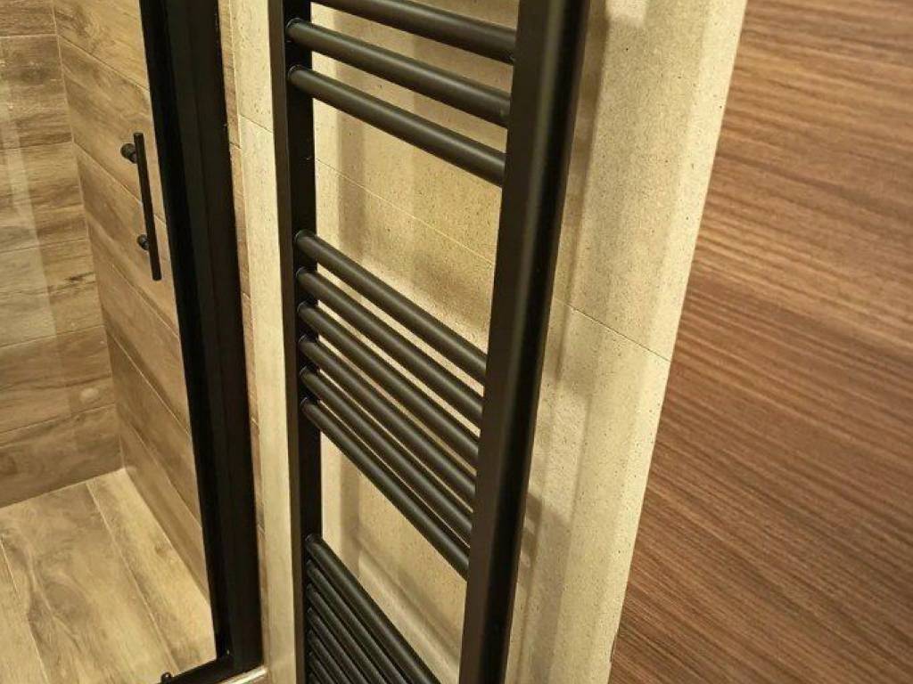 Forumland Real Estate, Μπάνιο