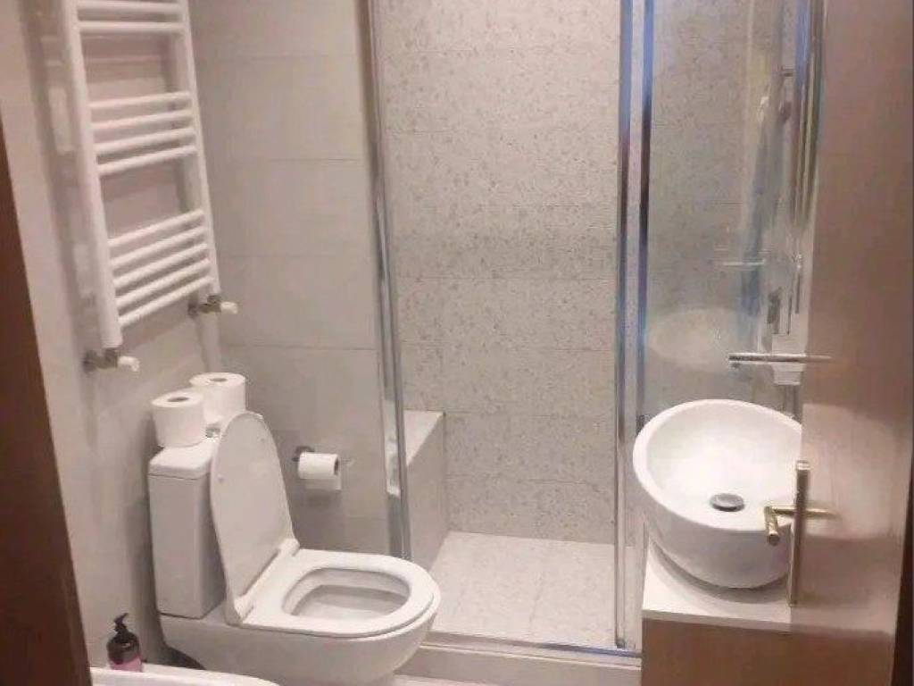 Forumland Real Estate, Μπάνιο