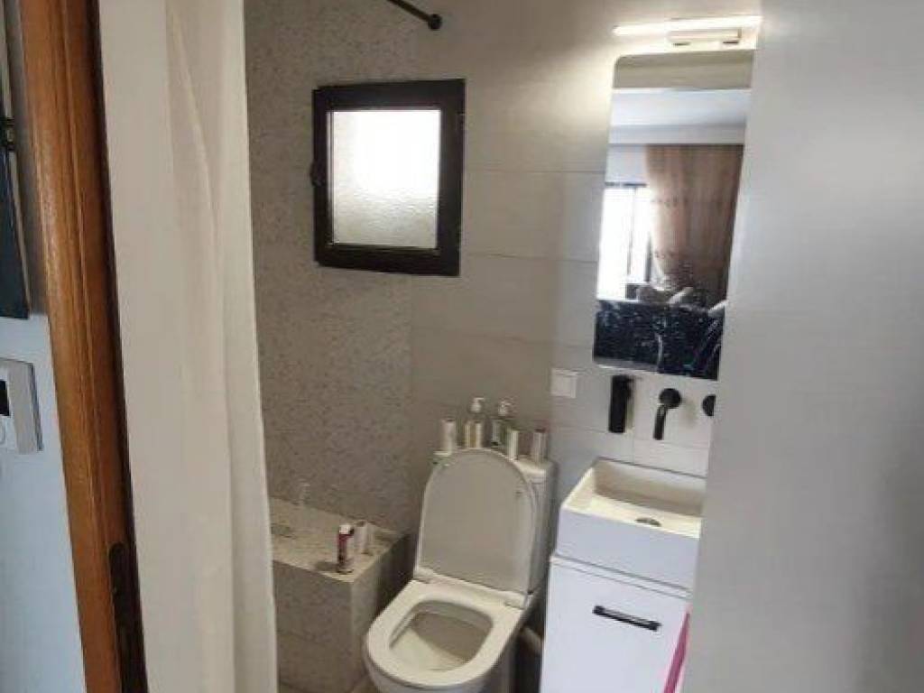 Forumland Real Estate, Μπάνιο