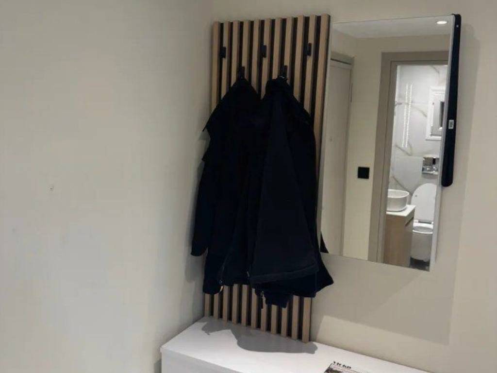 Forumland Real Estate, Είσοδος