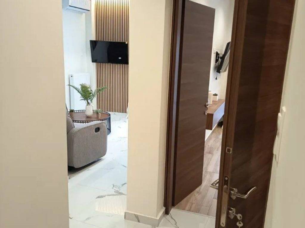 Forumland Real Estate, Είσοδος