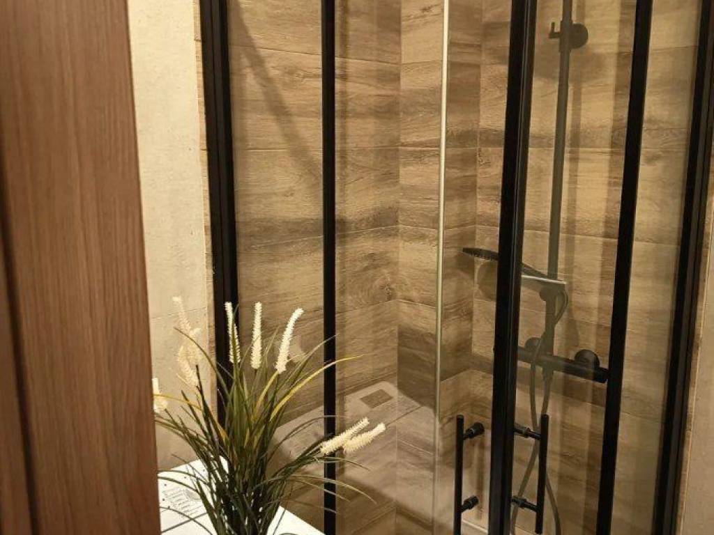 Forumland Real Estate, Μπάνιο