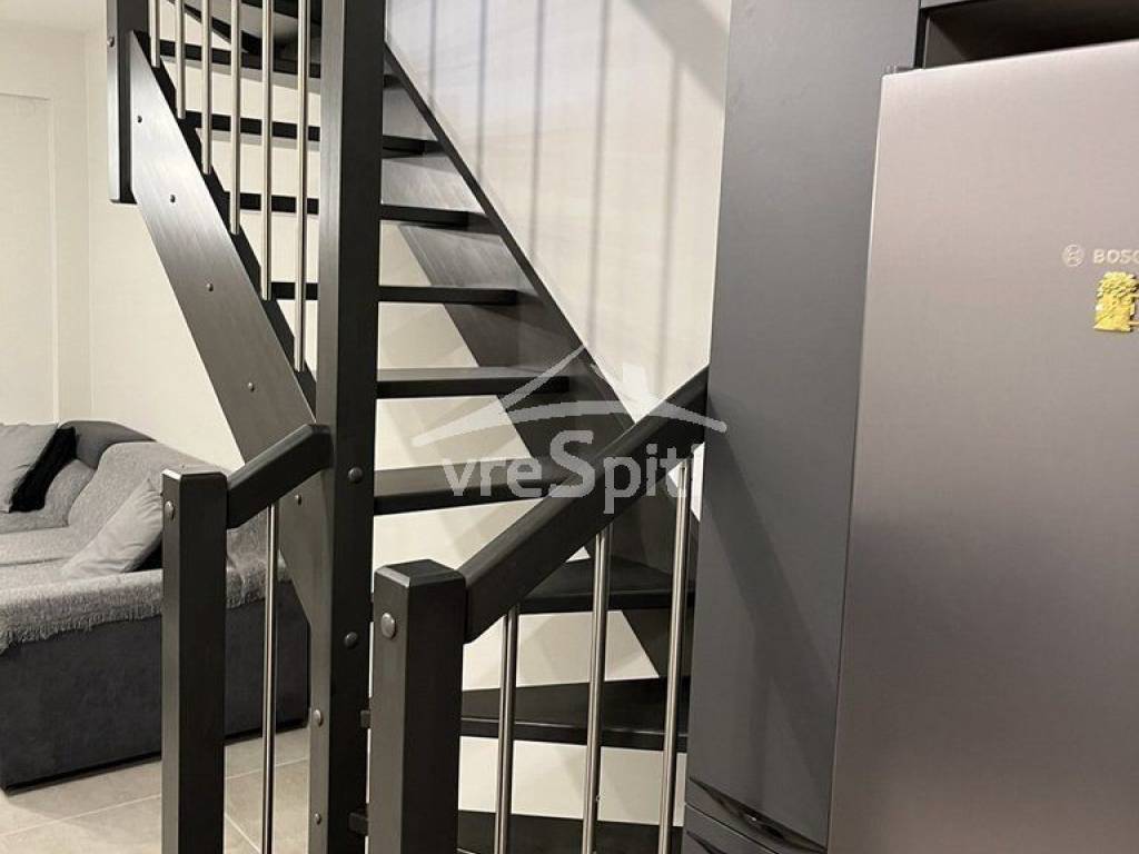 ΣΚΑΛΕΣ-ΚΟΥΖΙΝΑ ΠΙΣΩ