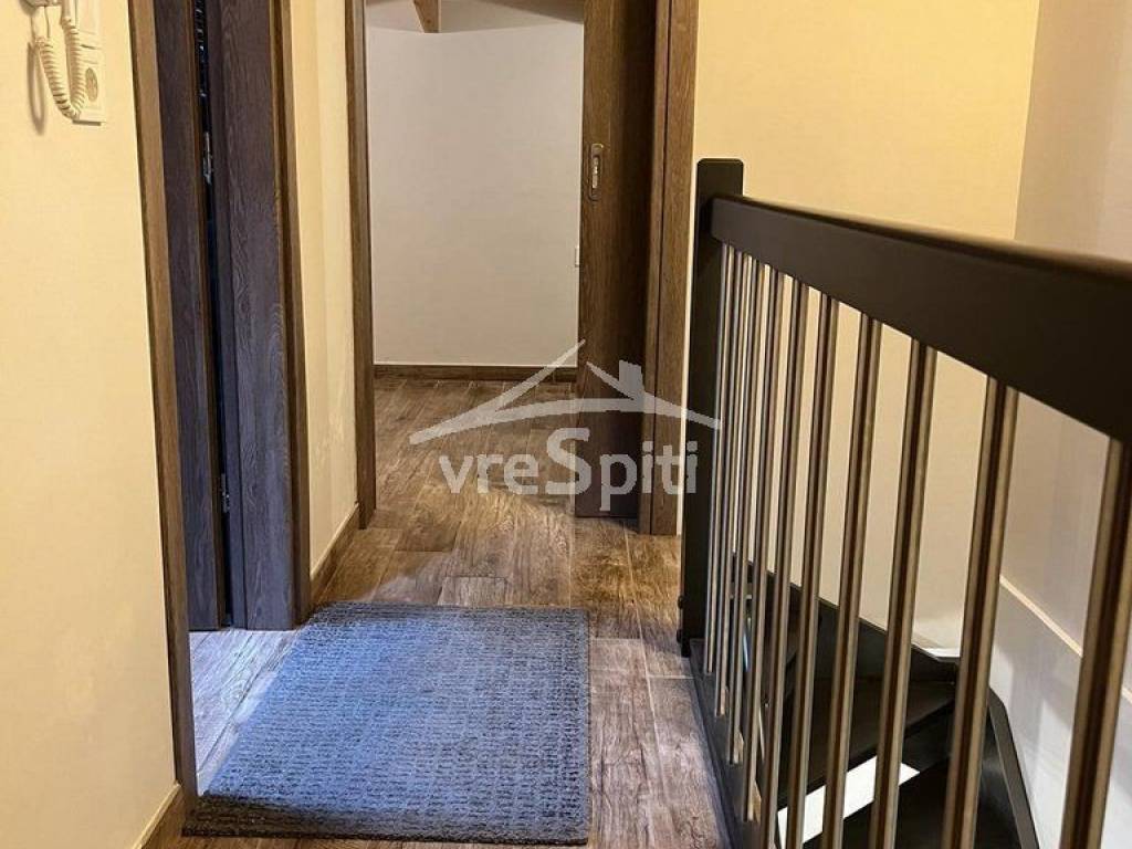 ΕΠΑΝΩ ΟΡΟΦΟΣ ΥΠΝΟΔΩΜΑΤΙΩΝ-ΛΟΥΤΡΟΥ