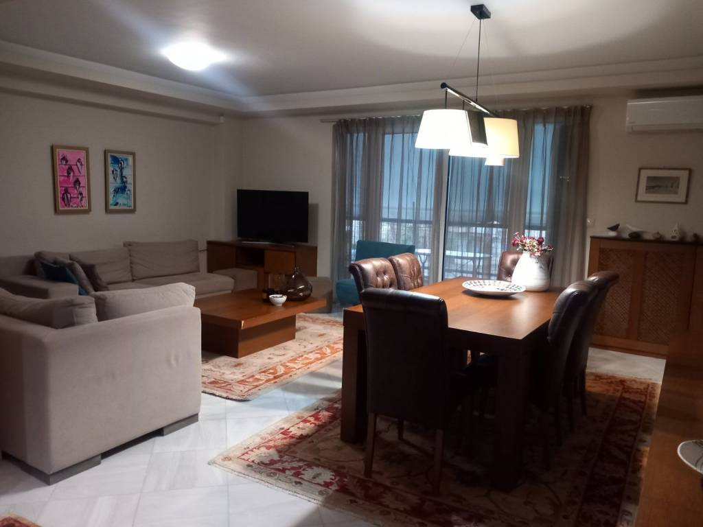 Saloni kai trapezaria