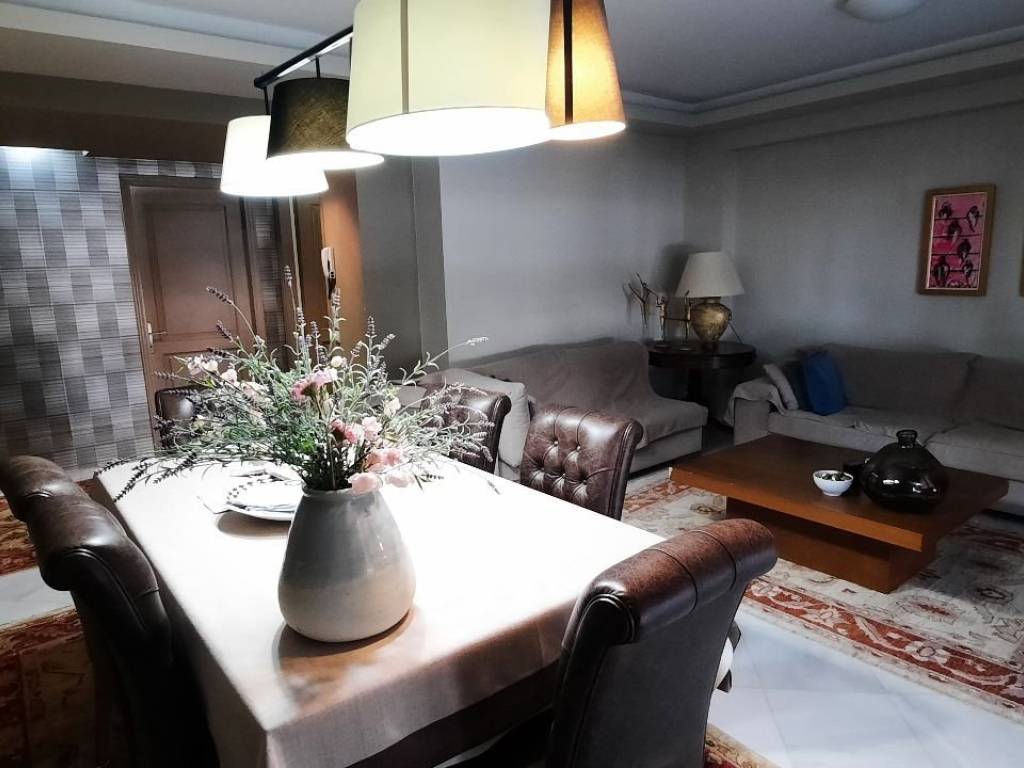 Saloni kai trapezaria