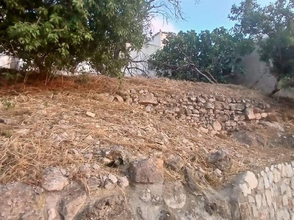 250 τμ Κατοικία με Πάρκιν Οικοδομησιμότητα