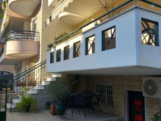 το ημιυπογειο ειναι εκτος