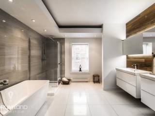 Forumland Real Estate, Μπάνιο