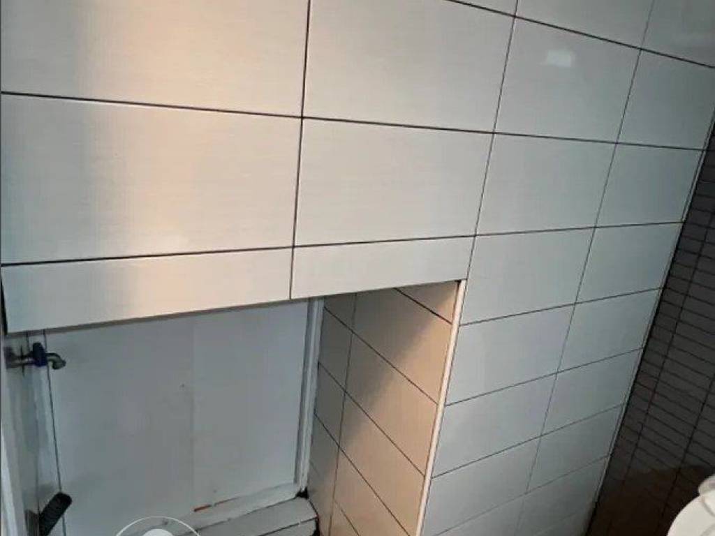 Forumland Real Estate, Μπάνιο