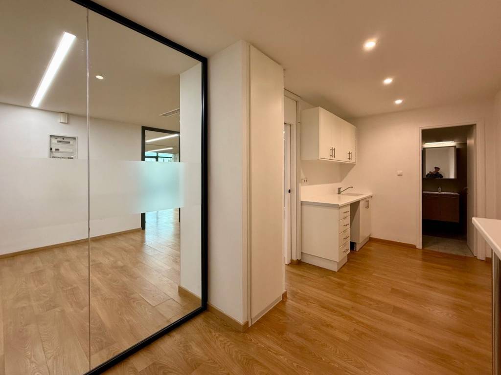 center_commercial_office_for_rent