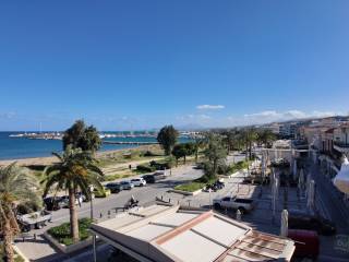 Ekplektike thea ste Mesogeio apo to mpalkoni tes katoikias