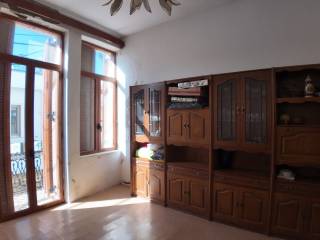 Diamperes akineto me physiko phos.