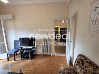 Saloni,epiploeno-diamerisma-ano-kypseli-new-deal-house-broke