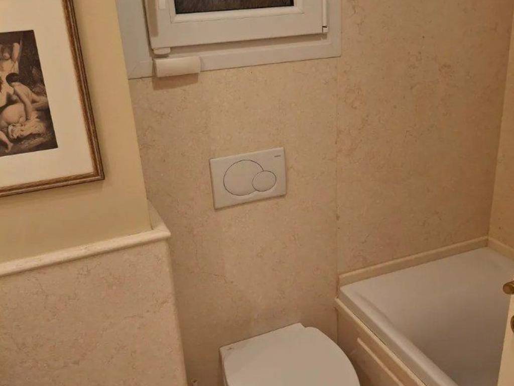 Forumland Real Estate, Μπάνιο