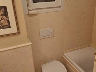 Forumland Real Estate, Μπάνιο