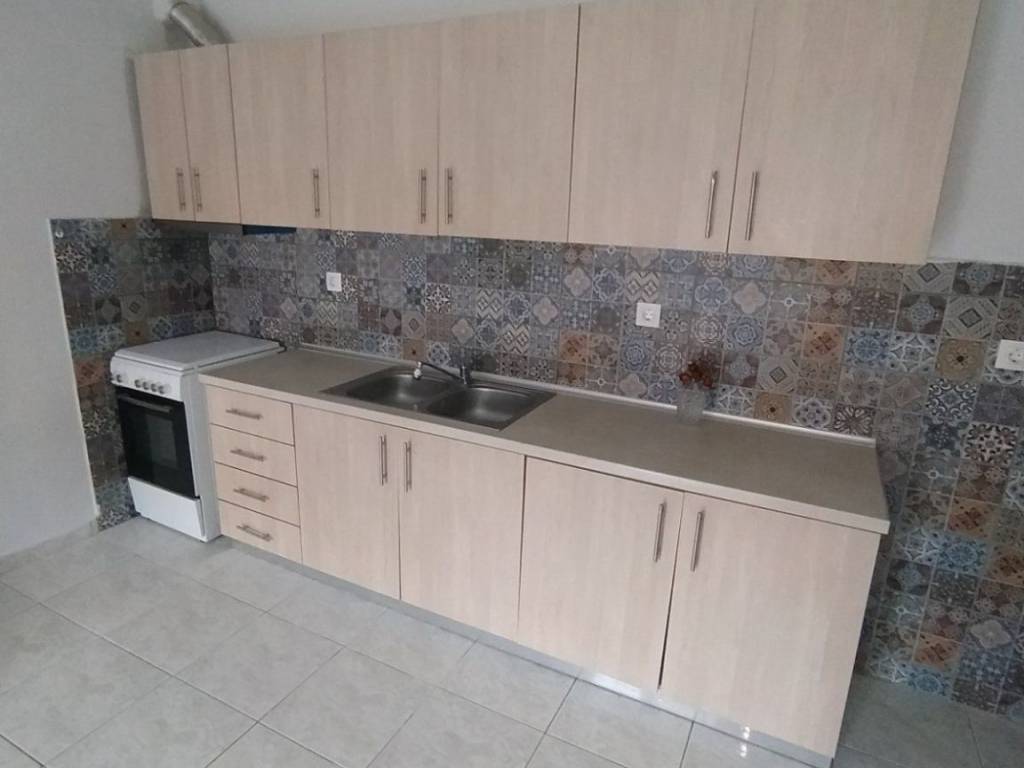 ANYPLACE MESITIKES YPERESIES