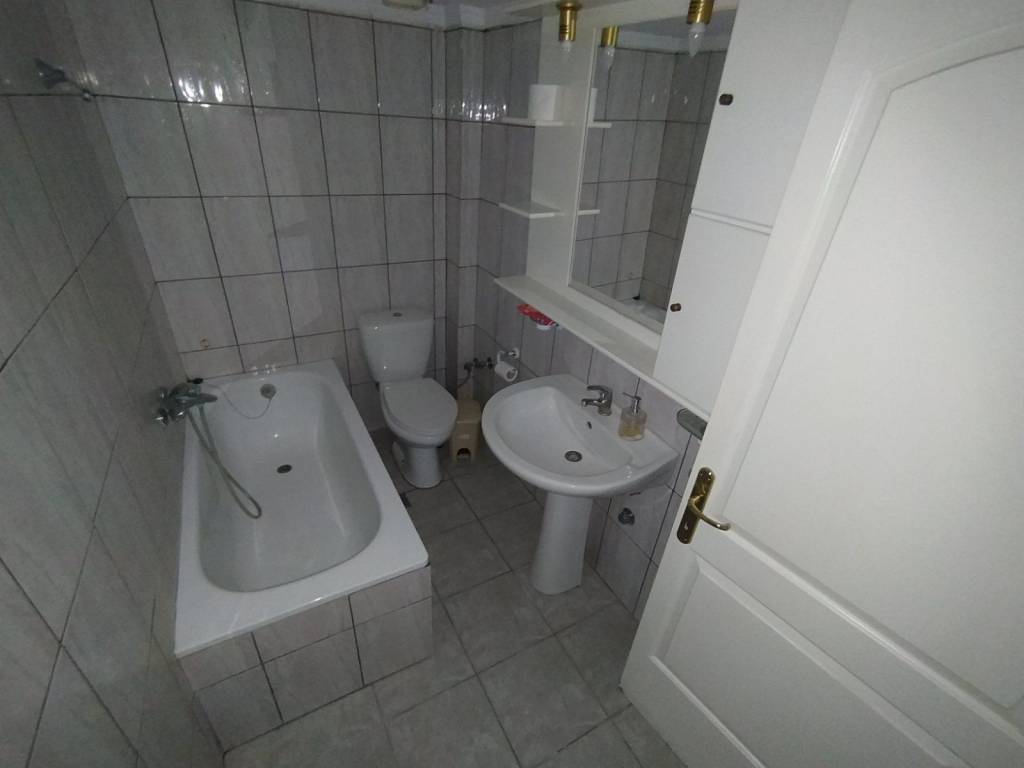 ANYPLACE MESITIKES YPERESIES