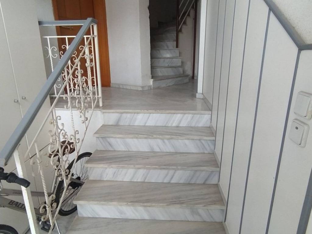 ANYPLACE MESITIKES YPERESIES