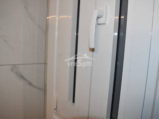 ΠΑΡΑΘΥΡΟ ΛΟΥΤΡΟΥ