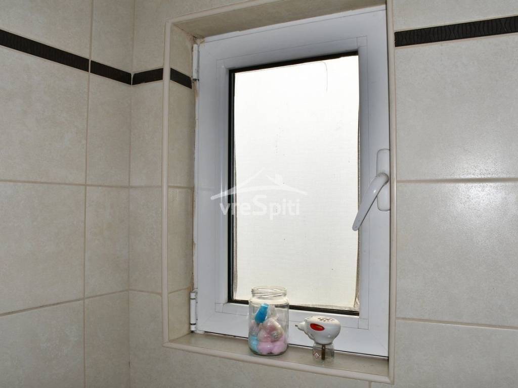 ΠΑΡΑΘΥΡΟ ΜΠΑΝΙΟΥ