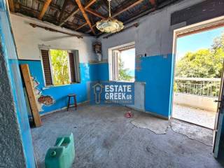 ★ Σε ανοκτωσιά ★ Με αποθήκη 6τμ ★ Χρήζει γενικής ανακαίνισης ★ 