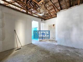 ★ Σε ανοκτωσιά ★ Με αποθήκη 6τμ ★ Χρήζει γενικής ανακαίνισης ★ 