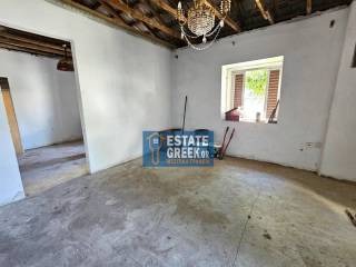 ★ Σε ανοκτωσιά ★ Με αποθήκη 6τμ ★ Χρήζει γενικής ανακαίνισης ★ 