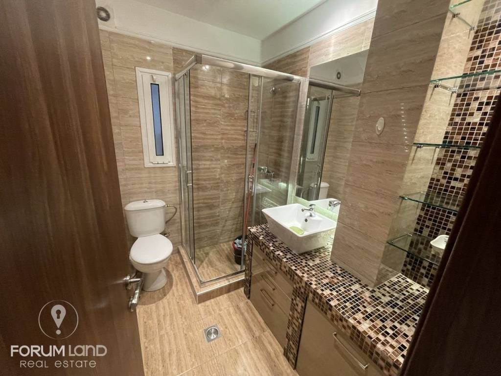 Forumland Real Estate, Μπάνιο