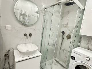 Forumland Real Estate, Μπάνιο