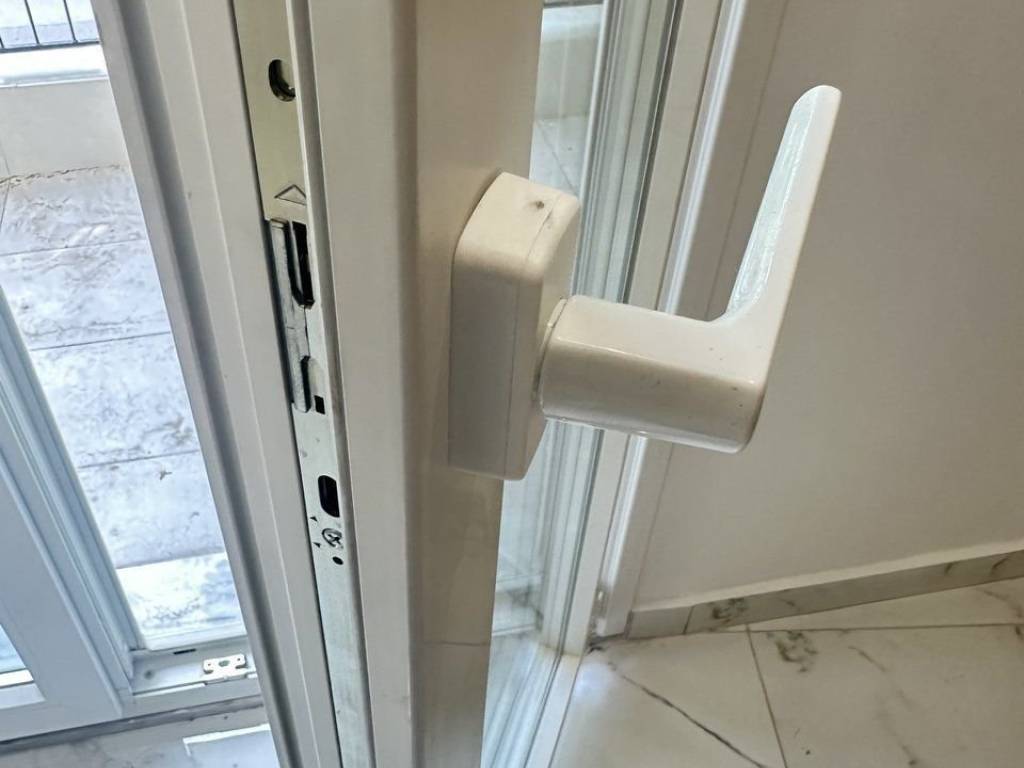 Forumland Real Estate, Κουφώματα