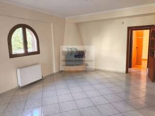 LIVING ROOM - ENTRANCE