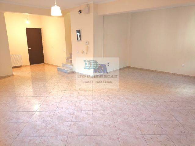 LIVING ROOM - ENTRANCE