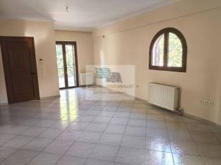 LIVING ROOM - ENTRANCE