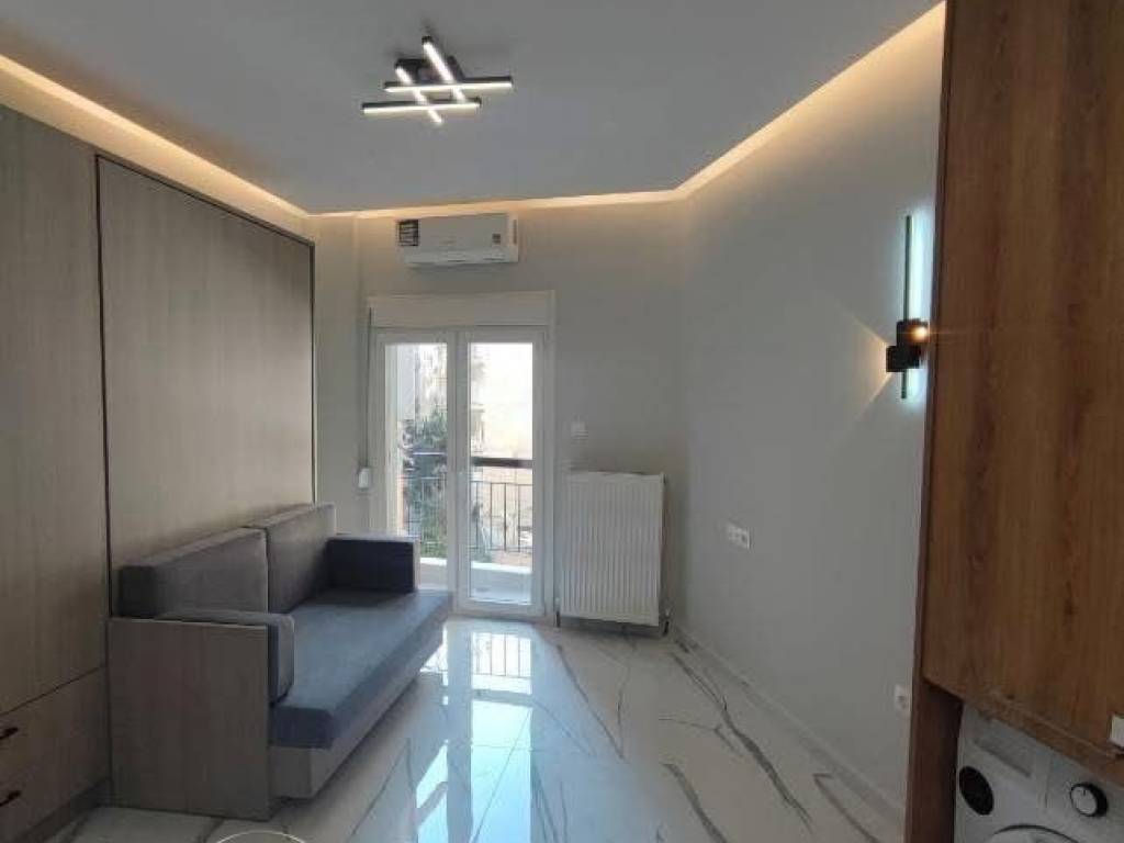 Forumland Real Estate, Studio