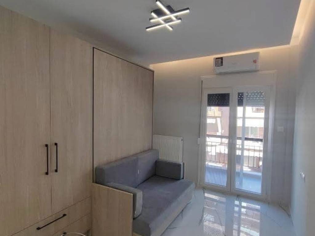 Forumland Real Estate, Studio