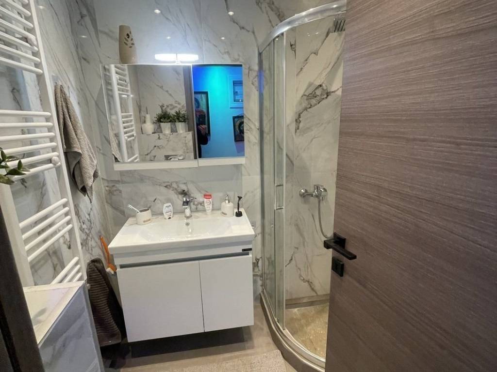 Forumland Real Estate, Μπάνιο με ντουζιέρα