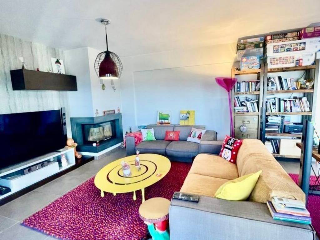 ANYPLACE MESITIKES YPERESIES