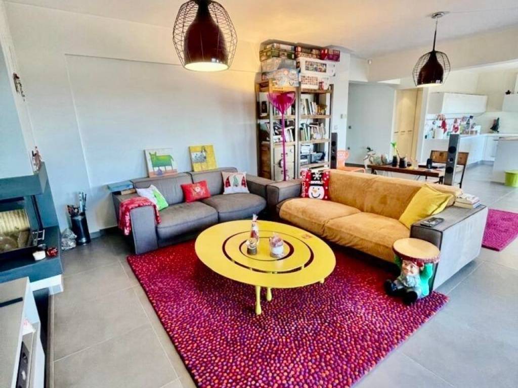 ANYPLACE MESITIKES YPERESIES