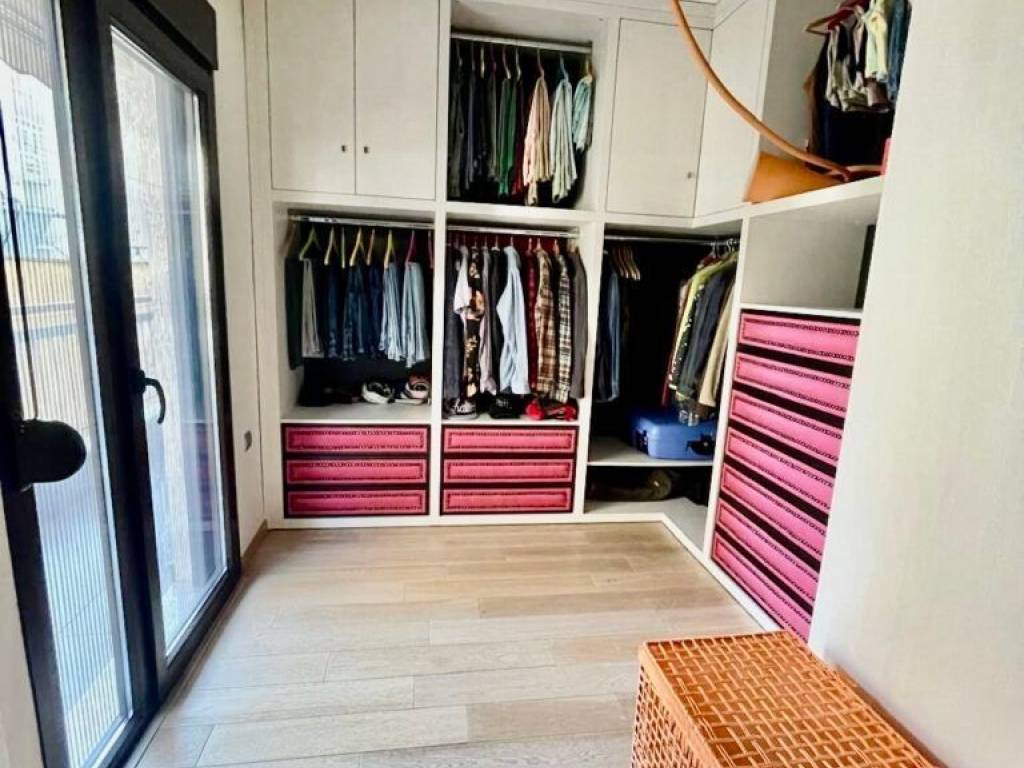 ANYPLACE MESITIKES YPERESIES